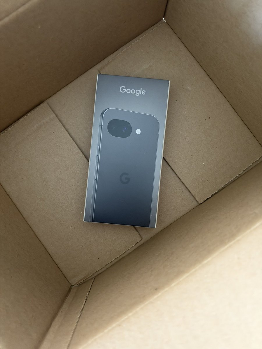 jimmichahal's tweet photo. Delivered by @amazon https://t.co/EwE6ZRI9Rm