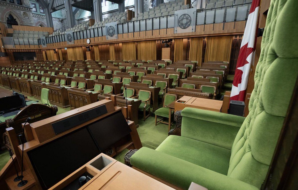 RGBAtlantica's tweet photo. Direct link to Govt spending for Mark Carney and Pierre Poilievre salaries, travel etc  Apr 1-June30/2026
PM Carney cabinet salaries, 40% less than Poilievre's shadow cabinet. 
Travel and contract expenses are over the top for PP compared to the govt.
https://t.co/pB5X3jOHdE https://t.co/jkGtzYNysn
