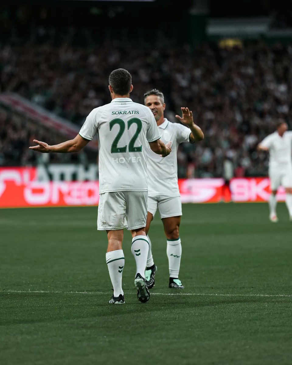 WerderUpdates's tweet photo. ⏰ 27. Min.: 

TOOOOOOOOOOOOOOOOOOOOOOOOR! 

#Sokratis macht das Nebelhorn an! 📣

ℹ️ In seiner Karriere erzielte der Grieche nur zwei Tore für den SVW.

Zum Live-Ticker 👉 https://t.co/uxVq4PgQVy

⚽ 1:1 #SVWRMA | #Werder https://t.co/BbecRsgbyh