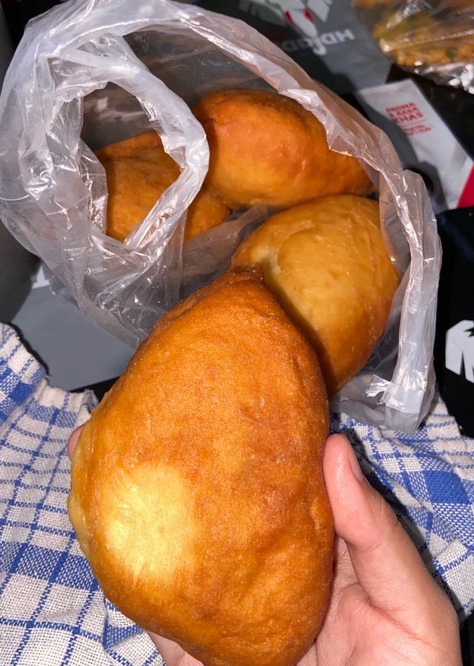 hopefulhob's tweet photo. THIS OR THAT 🌟

Kalian lebih suka cakue atau roti goreng? https://t.co/JZSKRZMBDi