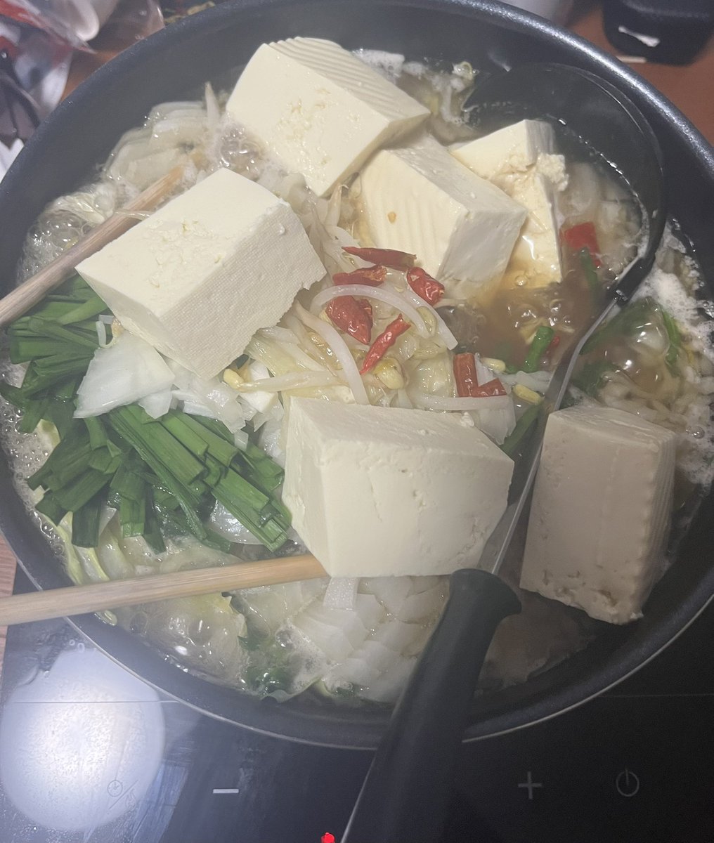 sanusanuOMU's tweet photo. 家で食うもつ鍋が美味いんやから https://t.co/iykeZAnTVh