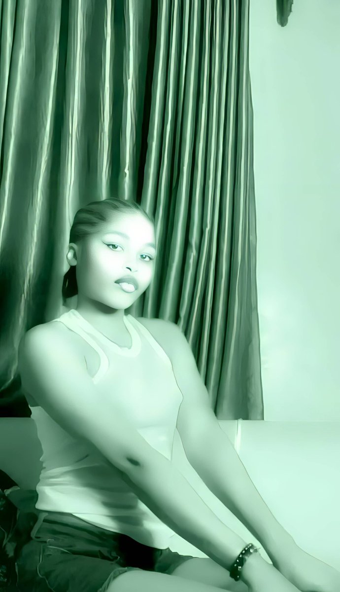 Himahculatha's tweet photo. Before you ask me out make sure you have millions of dollars in your account.
I don’t deal in naira.
My standards are strictly dollar-denominated.
Come prepared. https://t.co/xq1fICW0Zf