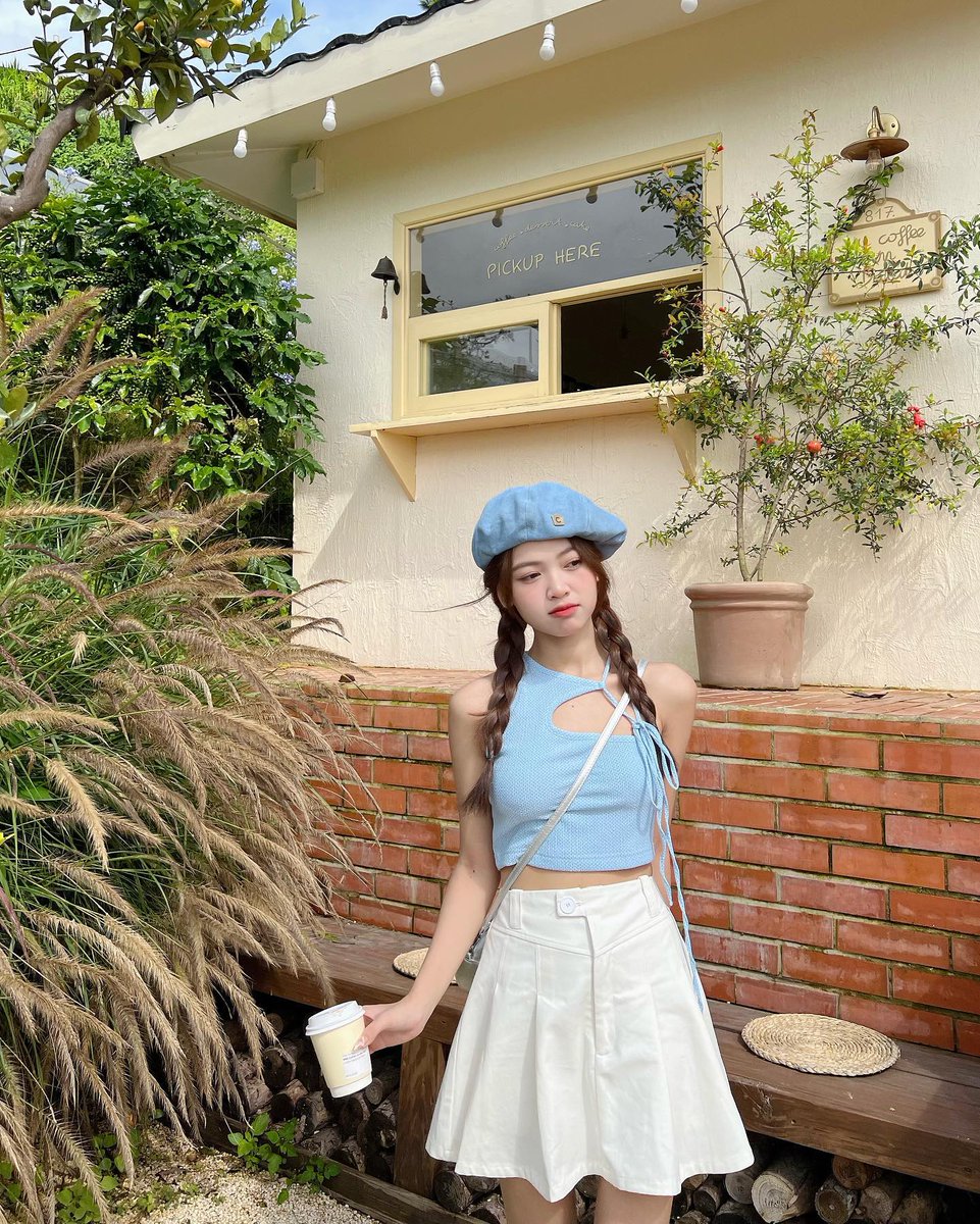 isabebazantorr1's tweet photo. 明日やろうは馬鹿野郎って言うけど、今日はもう休みたい。 🥰
EqSJH https://t.co/5s8Gvi8BJm