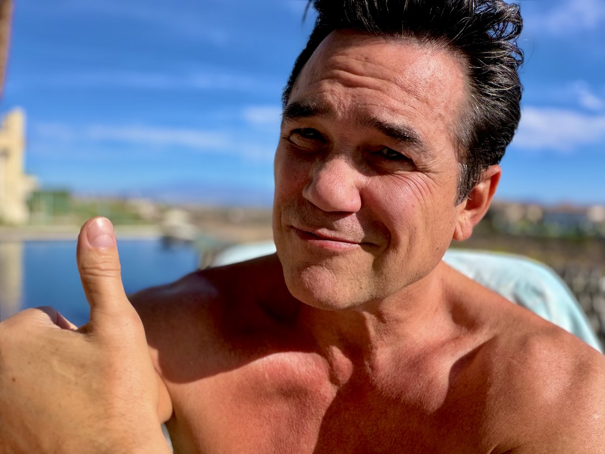 Deancain's tweet photo. Recovering well after surgery!  Thank you for all the lovely thoughts and prayers -- gonna enjoy the Nevada sunshine and college football today!! 🙏🏽 #Blessed https://t.co/Nr5BXb3IsE