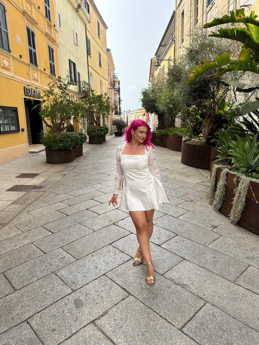 aaliyahjohnsonp's tweet photo. A white dress, an Italian street, and not a care in the world. https://t.co/jNzs866lhd