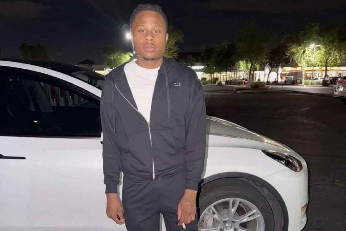 DailyLoud's tweet photo. Poohman from Bloodhound/DrillCity was shot & killed today after leaving Q50’s funeral 

Police claim he was spotted at a gas station on 76th & Cottage, when 2 men pulled up and began firing shots at him. He got in his Challenger & sped away as they continued shooting at him. He crashed into a pole on 74th & Cottage