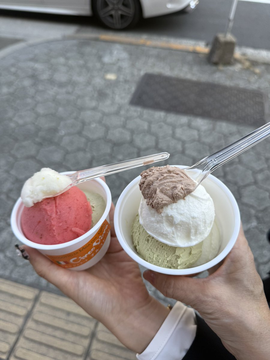 machirealestate's tweet photo. 同じく、こんな美味いジェラート食べたことない。私の推しは絶対に「クリーミィピスタ」！！本場シチリアの貴重なピスタチオをこれでもかと使ったとろり濃厚なピスタチオのナッティな風味に軽やかでサラッと口溶けする優しいミルクの味のハーモニー。現地ではダブルな感じで食べるんだけど持ち帰りならこのピスタチオを2つとクリーミィクリーミィを1つ買い「おうちクリーミィピスタ」を楽しむ。テレビを消しスマホを離れたところに置き全集中の呼吸でピスタチオが口で溶ける瞬間を堪能してみて。「次いつ買おう？？！！」って必ず思うから。配送もできてこれはまじで老若男女みんなに100%感動される！
※挨拶はグラッチェ

#チルコドーロ

ジェラテリア チルコドーロ

 https://t.co/RGfMySnCyi