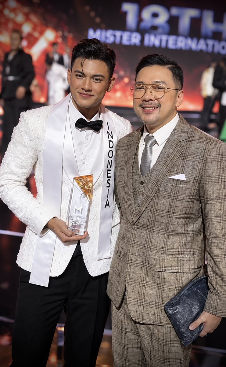GdeEEKKAA's tweet photo. Jujur masih kurang ikhlas

Wakil Indonesia diberikan 2nd RU

katanya jangan maruk title
Tapi NYATANYA dia lebih berhak

#misterinternational2ndRU2026
#aiskartika https://t.co/AMoGSyDQXC