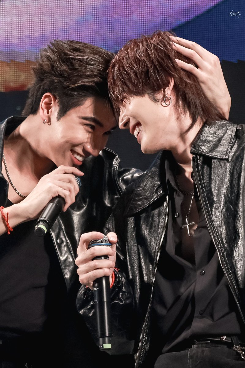 yume__99_'s tweet photo. Sometimes I watch them and I think about how love is supposed to be exactly like this 🥹 

#PerthSanta #เพิร์ธแซนต้า https://t.co/b6PNgujuyU