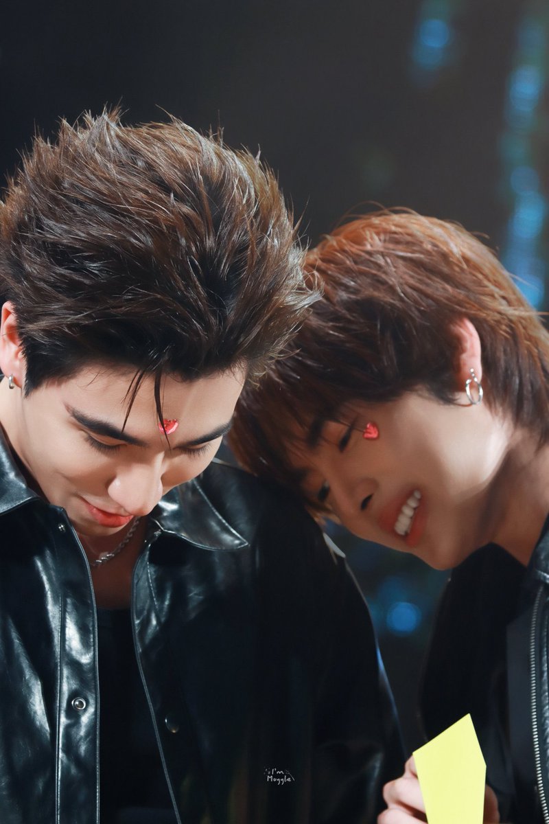 yume__99_'s tweet photo. Sometimes I watch them and I think about how love is supposed to be exactly like this 🥹 

#PerthSanta #เพิร์ธแซนต้า https://t.co/b6PNgujuyU