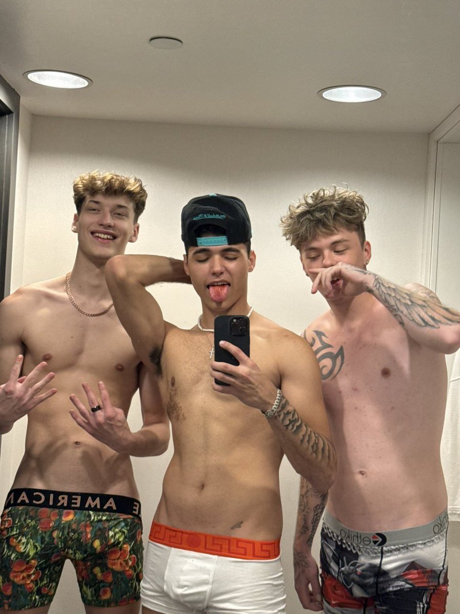 ggayargg's tweet photo. Cln cual de los 3 se quedan? Yo con los 3🫢🫣 https://t.co/HLYKEMeSjs