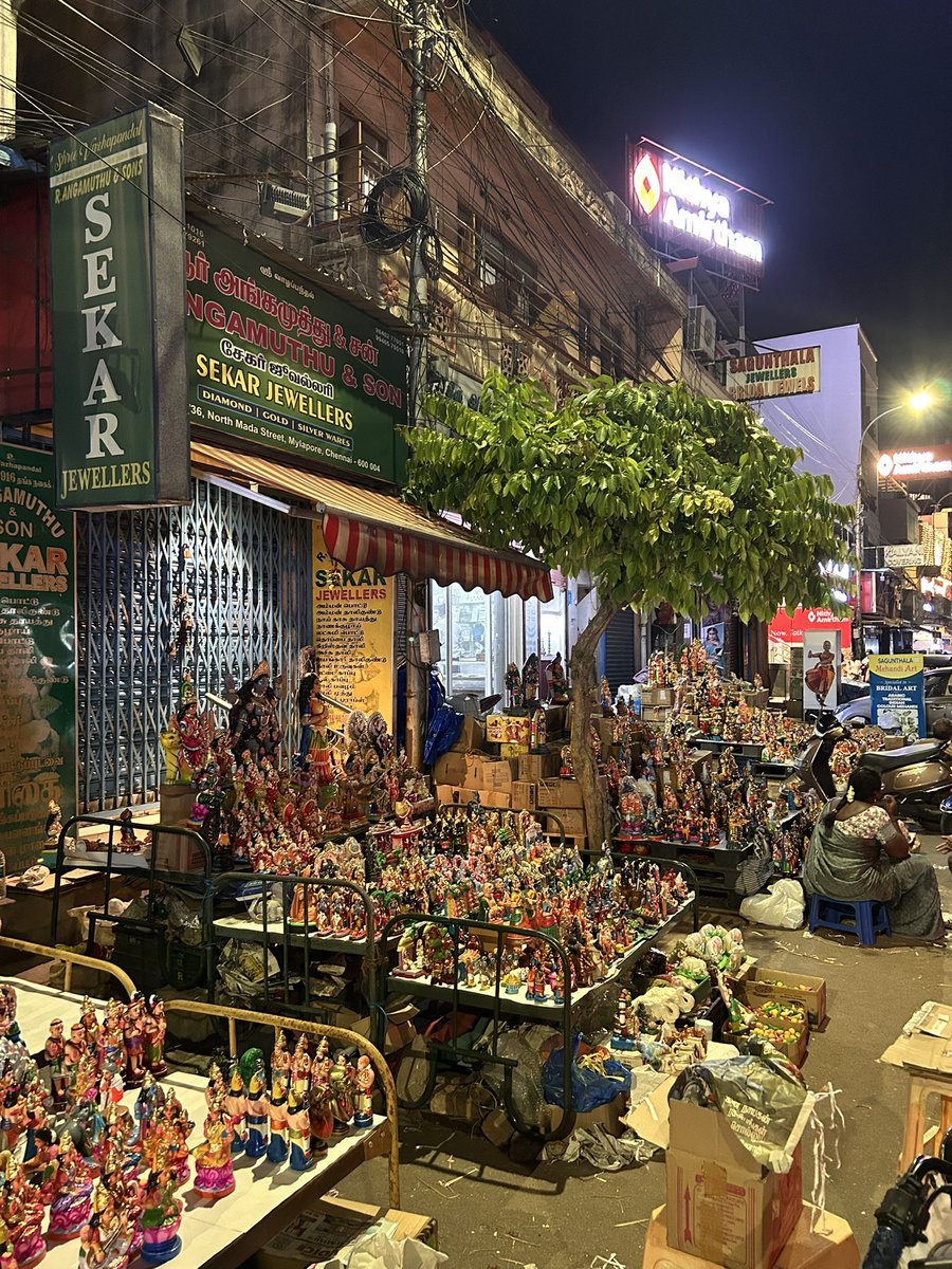 PantryCar's tweet photo. Just went for a round!
Thiru Mayilai ♥️ Navaratri Vibes 😍
#Mylapore #Golu #Navaratri https://t.co/dIZZmJQAXn