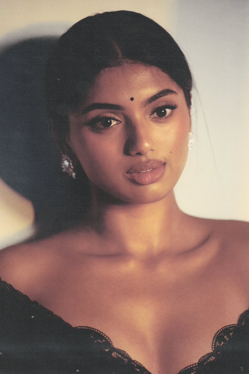 browngirlscene's tweet photo. princess of the world https://t.co/CY42X3CU8d