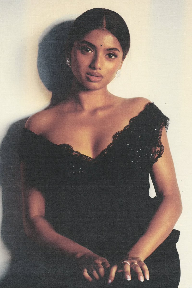 browngirlscene's tweet photo. princess of the world https://t.co/CY42X3CU8d
