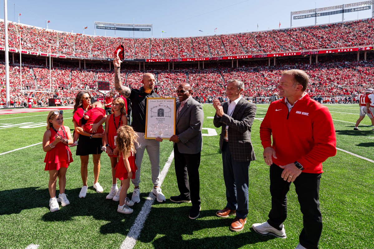 OhioStateFB's tweet photo. THE hall of famer, James Laurinaitis 🏆

@JLaurinaitis55 | #DevelopedHere https://t.co/gfASPeZJEP