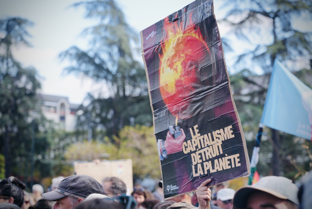 WilliamAucant's tweet photo. Il y a des jours où la colère domine. Aujourd’hui, c’est la joie. 💚
4 200 personnes dans les rues de #Nantes pour le #climat. Et des mobilisations partout en France.
Après tant de promesses trahies et de temps perdu, cette foule rappelle combien nous sommes nombreux·ses dans ce pays à refuser de renoncer.
Et ça fait un bien fou. 🌍✊
