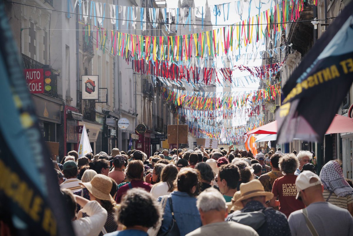 WilliamAucant's tweet photo. Il y a des jours où la colère domine. Aujourd’hui, c’est la joie. 💚
4 200 personnes dans les rues de #Nantes pour le #climat. Et des mobilisations partout en France.
Après tant de promesses trahies et de temps perdu, cette foule rappelle combien nous sommes nombreux·ses dans ce pays à refuser de renoncer.
Et ça fait un bien fou. 🌍✊