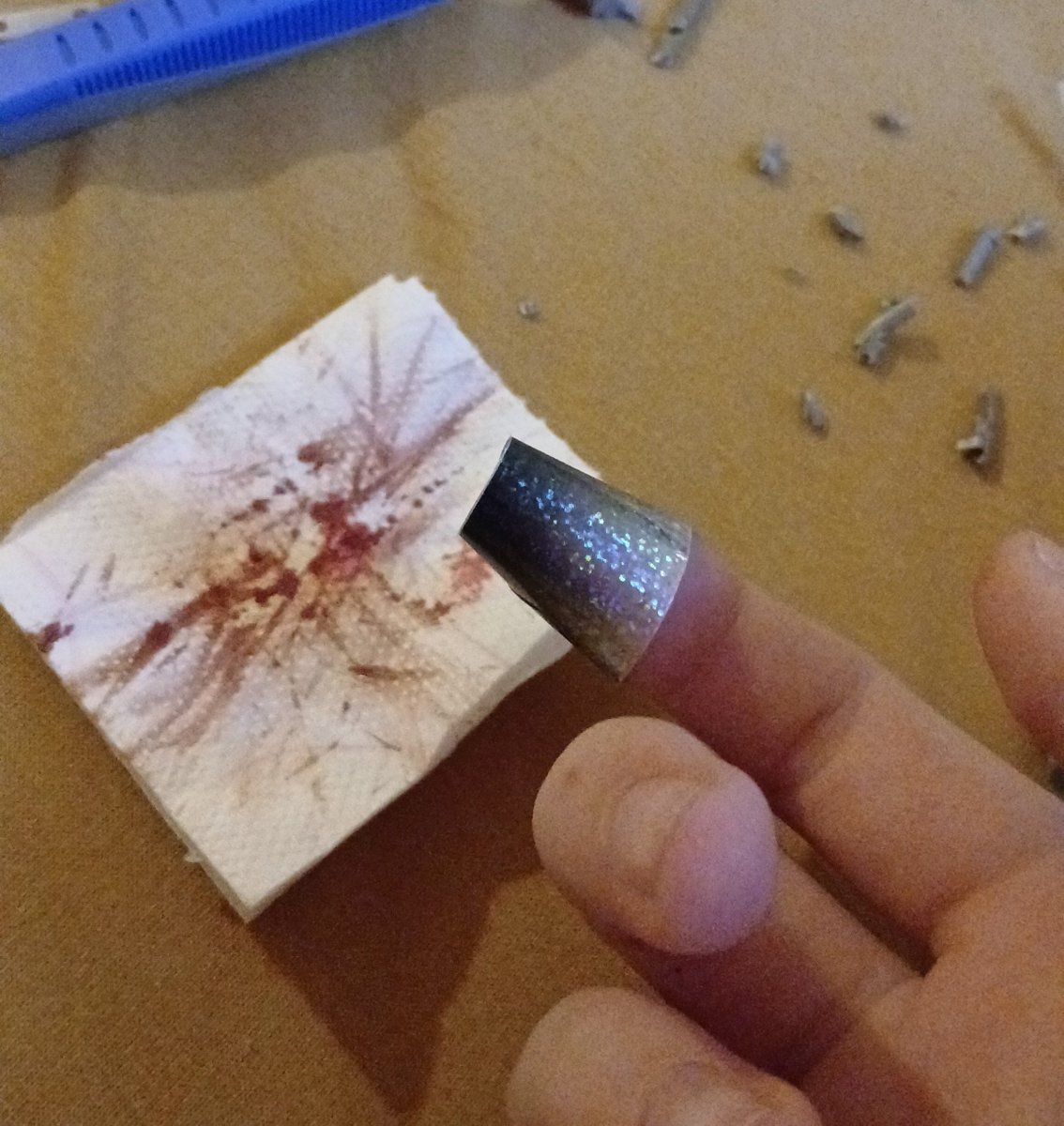 Eni_0wo's tweet photo. Opened up my finger trying to take apart A rzr 🫩

(ALL FAKE MADE W AI!!) #shtwt https://t.co/mu6hPQ3LtB