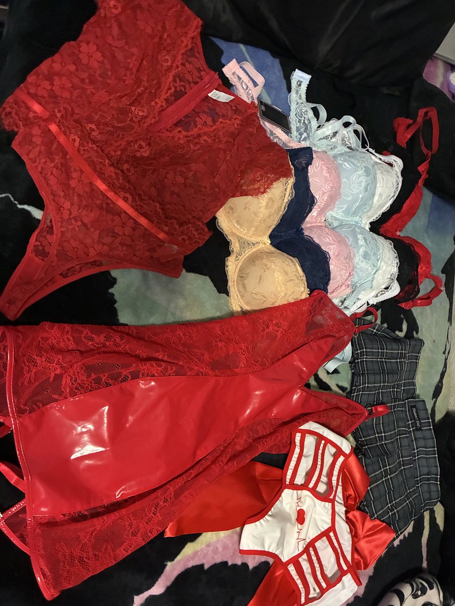 rubyrose_pole's tweet photo. Let’s play a game.. pick an outfit and pay as much as I paid for it in store for a few pictures in it 🤭 https://t.co/Eza5fLJyEo