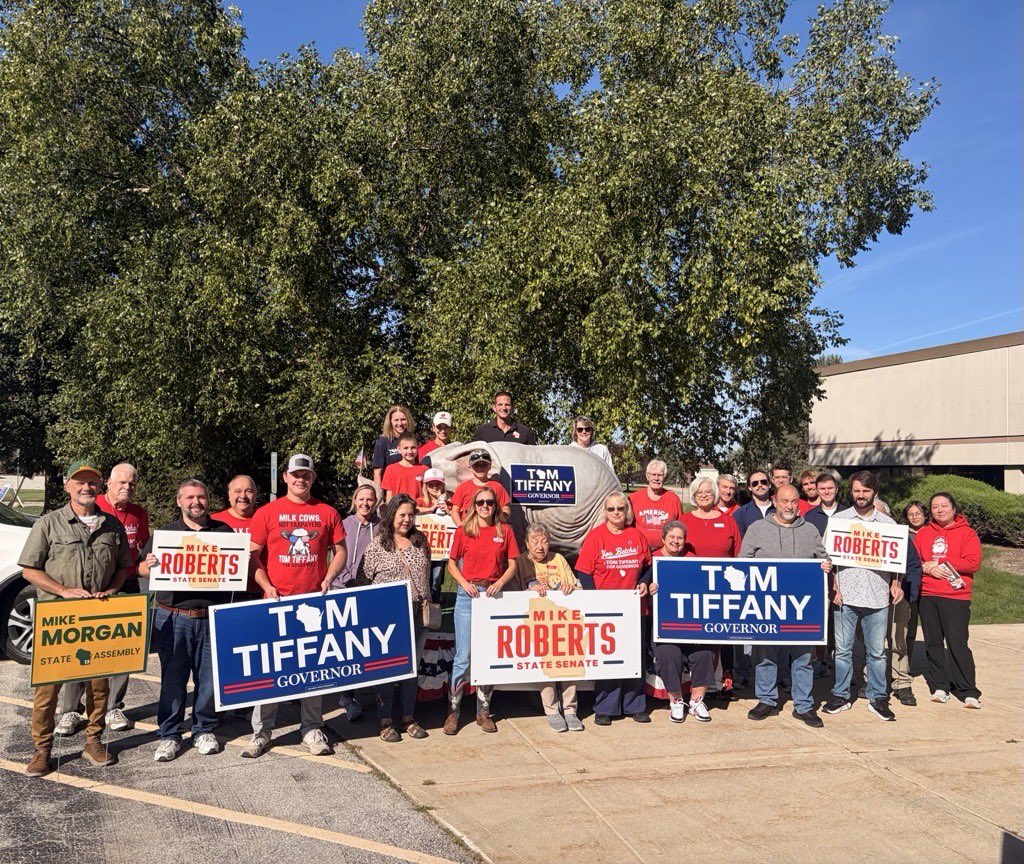 TomTiffanyWI's tweet photo. 28 locations across Wisconsin today.

Wisconsinites are ready for a new direction: lower taxes, audits of state government, and common-sense leadership.

Let’s deliver on November 3rd. 🇺🇸 https://t.co/mAGPKYle7M