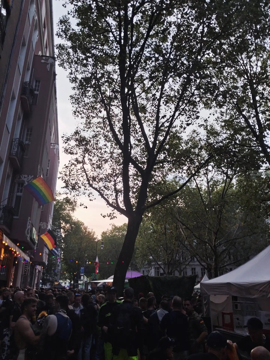 ErikLeuthaeuser's tweet photo. Folsom 26 with Konstantinos Yann! ππ«Άβ₯οΈ
#folsom #folsomberlin #berlin #fetish #festival https://t.co/Nkh781sus8