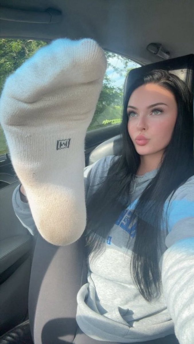 xGorgeousTrap's tweet photo. I'm in the mood to really destroy a sub😡

He won't even know what hit him by the time I'm done with him. Humiliation revenge is best served cold😈😈

#cuck #cuckold #wankchat #hotwife #nsfw #nsfwtwt #bbc #bnwo #findom #horny #goon #gooner #feargasm #catfish #scam #wankbattle https://t.co/H3U8zT8Aec