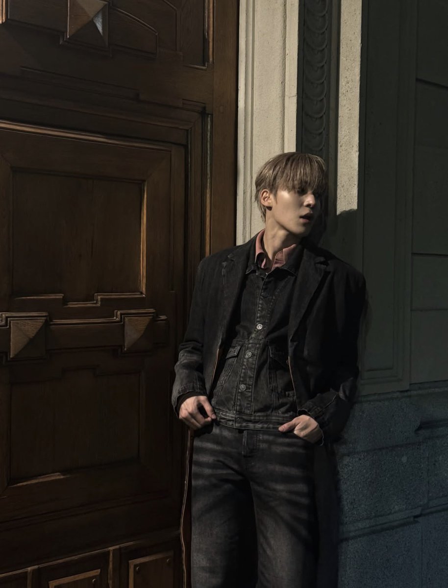 dem0batz's tweet photo. Mingi needs to hold me back by the hair from vampire!Yunho BARK BARK BARK BARK BARK BARK BARK GROWWWWWLLLLL BARK!!! https://t.co/Bks6Q0ERlK