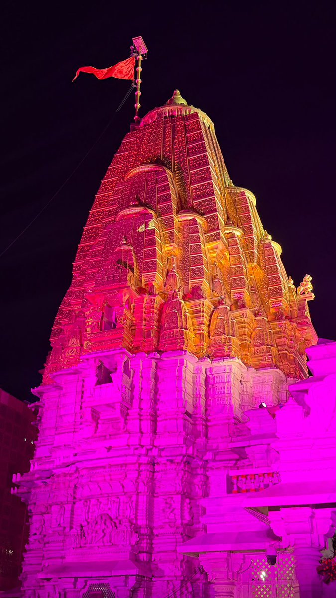 prafulkpatel's tweet photo. આજે પવિત્ર અંબાજી ધામે મા અંબાના દર્શન કરી આશીર્વાદ પ્રાપ્ત કરવાનો પાવન અવસર મળ્યો. માતાજીના ચરણોમાં શીશ નમાવી સૌના સુખ, શાંતિ અને સમૃદ્ધિ માટે પ્રાર્થના કરી.

 મા અંબાની કૃપા અને આશીર્વાદ હંમેશા સૌના જીવન પર બની રહે, દરેક પરિવાર સુખી અને સ્વસ્થ રહે તથા દેશ પ્રગતિના માર્ગે સતત આગળ વધતું રહે તેવી હૃદયપૂર્વક પ્રાર્થના.