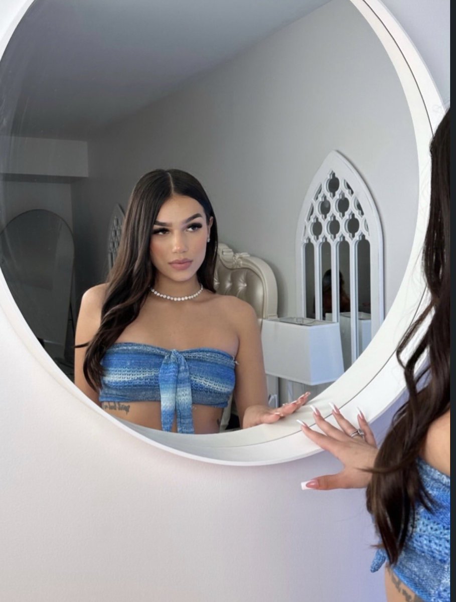 alannamami's tweet photo. does my body match my face? https://t.co/pz4A7PoC9u