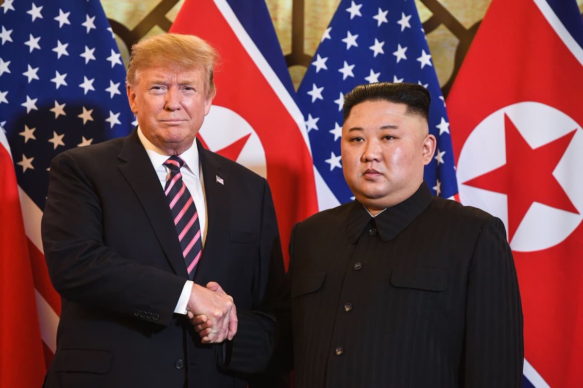 KiriMart_01's tweet photo. @Mara312386 Si crees que una reunión entre dos figuras del poder de un país es porque comparten ideología, entonces Trump es un dictador y no deberías estarlo alabando, boba hpta 🙄 https://t.co/QdSPBnE8tA