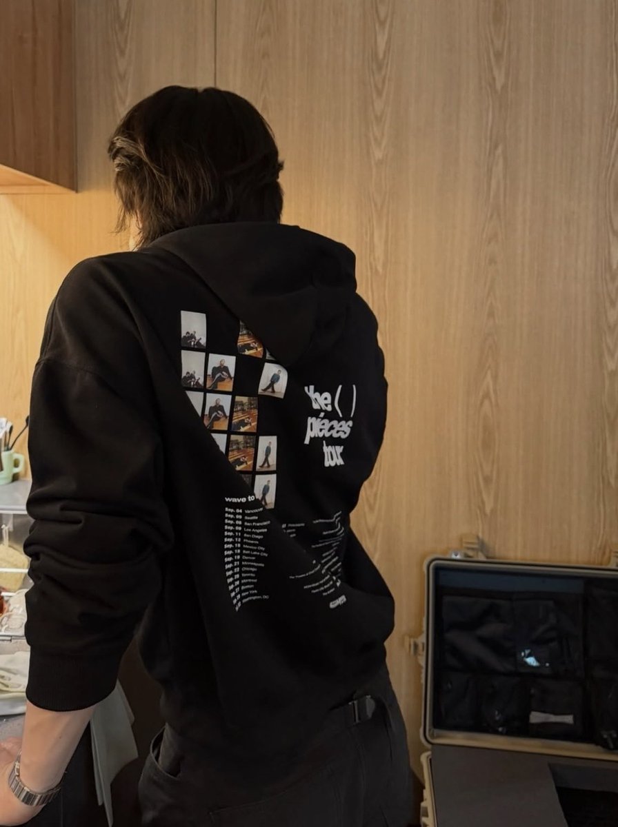 nielkimsz's tweet photo. wanted to post this cuz i love how Daniel makes clothes look so cozy https://t.co/dnmom0bXhw