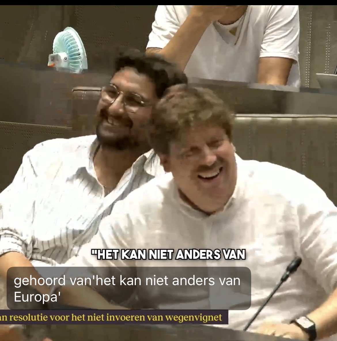 RudprenNew's tweet photo. We hebben een nieuw olijk stel op het balkon. https://t.co/vP3iTpGWys