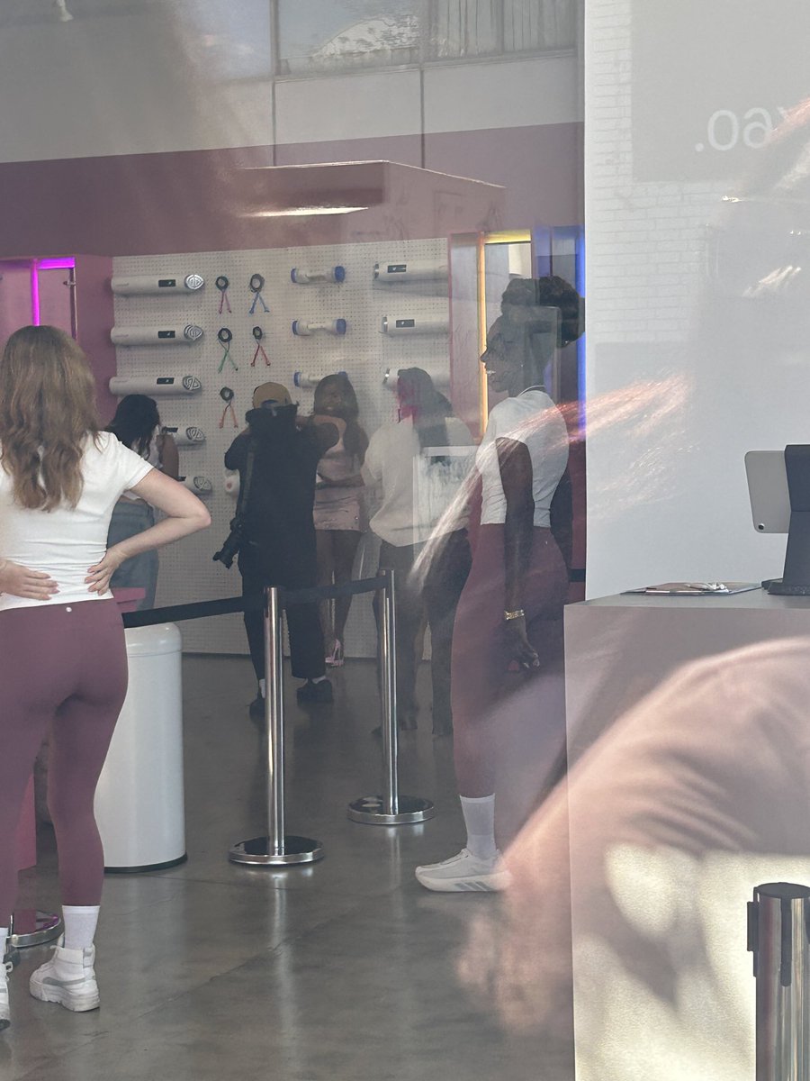 ryeenthralled's tweet photo. She’s here! 

#OlandriaxMedicube 
#MedicubeWellnessClubx2 https://t.co/yOL61NCXWZ