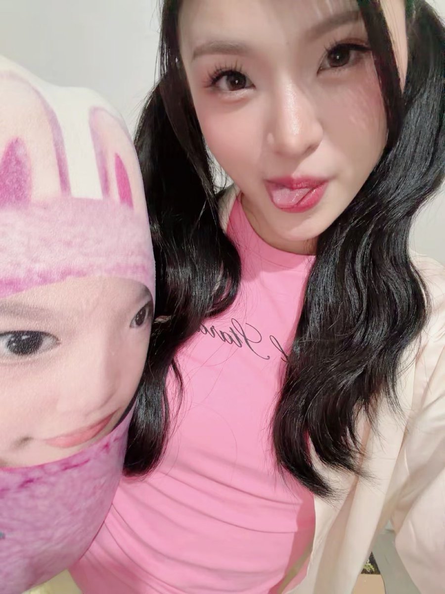 Y_CynthiaJKT48's tweet photo. Berhasil menjajaki kos elin padahal anaknya belom di kamar 😜😜😜 sefruit kemenangan 👍 https://t.co/bhLoODARlZ