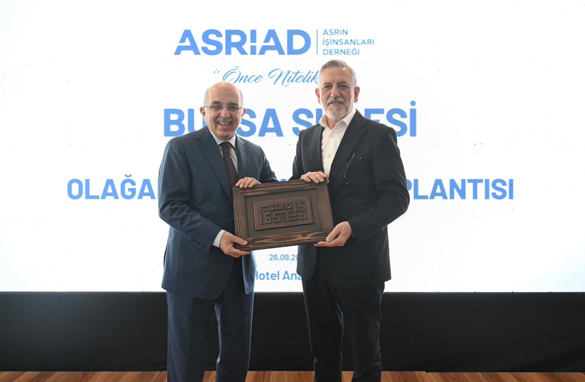 ibrahim_Burkay's tweet photo. “Önce Nitelik” mottosuyla milli ve manevi değerlere sahip çıkan duruşuyla ekonomimize ve Bursa’mızın iş dünyasına katkı sunan Asrın İş İnsanları Derneği (ASRİAD) Bursa Şubesi’nin Olağan Genel Kurul Toplantısı’na katıldık.

Genel Kurulda 8 yıl boyunca başarıyla yürüttüğü başkanlık görevini devreden değerli dostum Mehmet Karakoyun’a emekleri ve hizmetleri için teşekkür ediyor, yeni Başkanımız değerli kardeşim Yüksel Uğur’a ve yönetiminde görev alan arkadaşlarımıza başarılar diliyorum.

2030 Vizyonumuz doğrultusunda Bursa’mızın üretim, ticaret ve girişimcilik gücünü daha ileri taşımak için iş dünyamızın tüm paydaşlarıyla birlik ve beraberlik içerisinde çalışmayı sürdüreceğiz.

Allah birlik ve beraberliğimizi daim eylesin.

#GüçlüBursaİçinOmuzOmuza 🔵