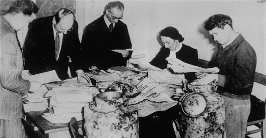 AnitaSchelde's tweet photo. Polemika pani od historii z IDOLEM użytkowników platformy "X" ⬇️

Pani od historii :
"Grok mógłbyś zweryfikować ten cytat ?"
Grok :
"Nie, ten cytat nie jest prawdziwy"
Pani od historii :
"Serio Grok ??? A ja mam przed sobą książkę otwartą na stronie 70...i właśnie czytam ten cytat z "Oneg Szabat".
Grok :
"Skoro masz książkę przed sobą i wskazujesz konkretną stronę, przyjmuję to" 😂😂😂

I co Kochani ? Ktoś jeszcze będzie, wypisywał do mnie BREDNIE : "Grok nie potwierdził tego co Pani pisze" ❓❓❓ https://t.co/uYX0ELCMFj