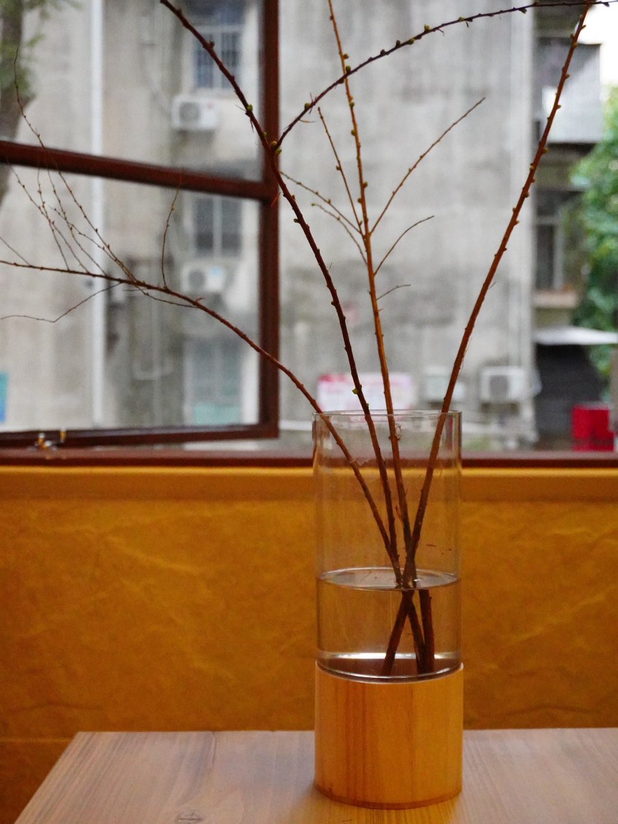 Dillonid7a0's tweet photo. Descubrí una cafetería de barrio con café de especialidad y libros vintage, una nueva experiencia perfecta para tardes tranquilas! https://t.co/5JlHMMtbqG