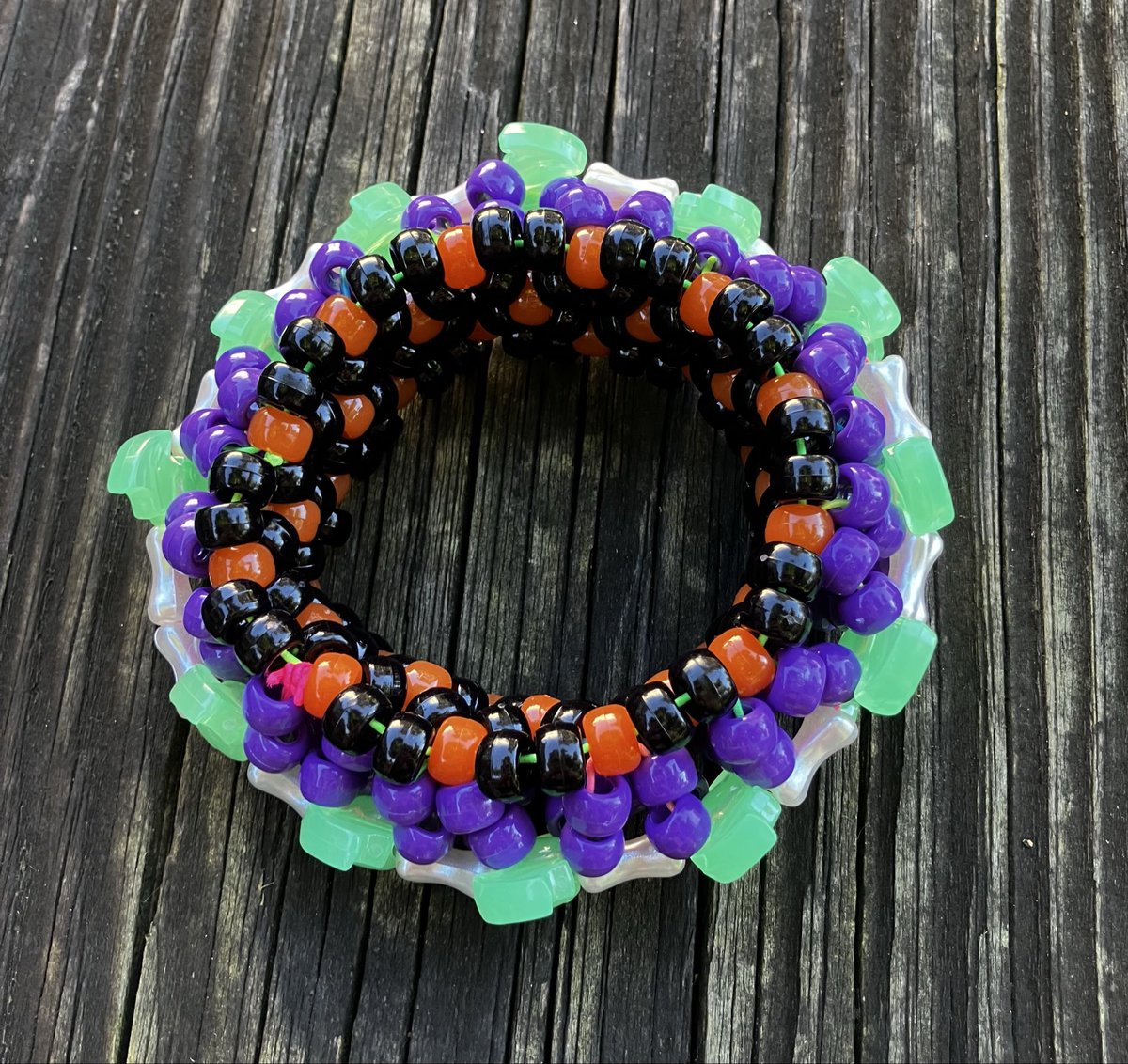 _wolfiewiccan_'s tweet photo. Halloween UFO cuff! 

The bats glow!

#halloween #spooky #beads #kandi #kandibeads #kandicuff #cuff #ufocuff #fall #autumn #bats #glowinthedark #kandikid https://t.co/Tw7Tq3x5XL