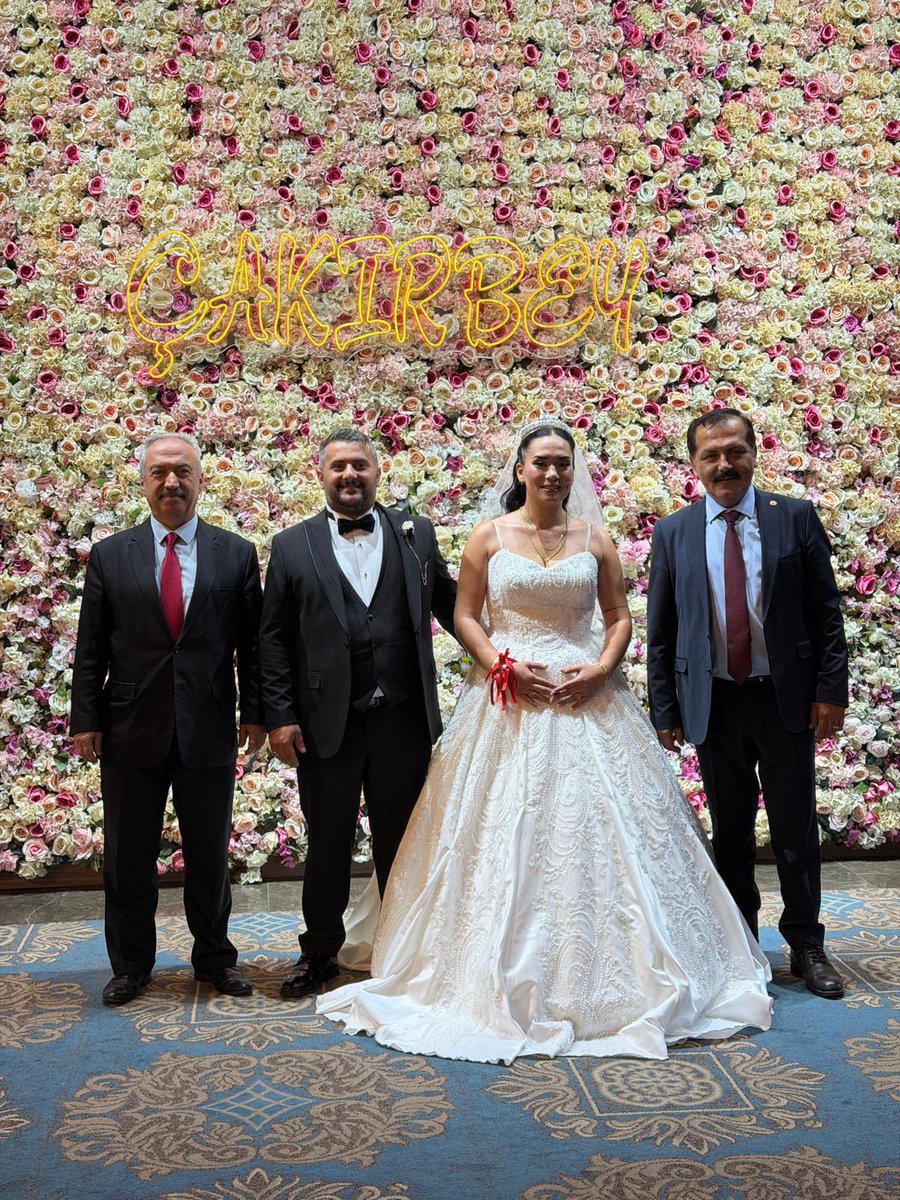 007ahmetaydin's tweet photo. Betül ve Abidin’e, bir ömür boyu sağlık, huzur, mutluluk ve bereket diliyorum.

Rabbim, kurdukları yuvayı sevgi ve muhabbetle daim eylesin; mutluluklarını ömürleri boyunca artırsın. https://t.co/d62zqtpG1N