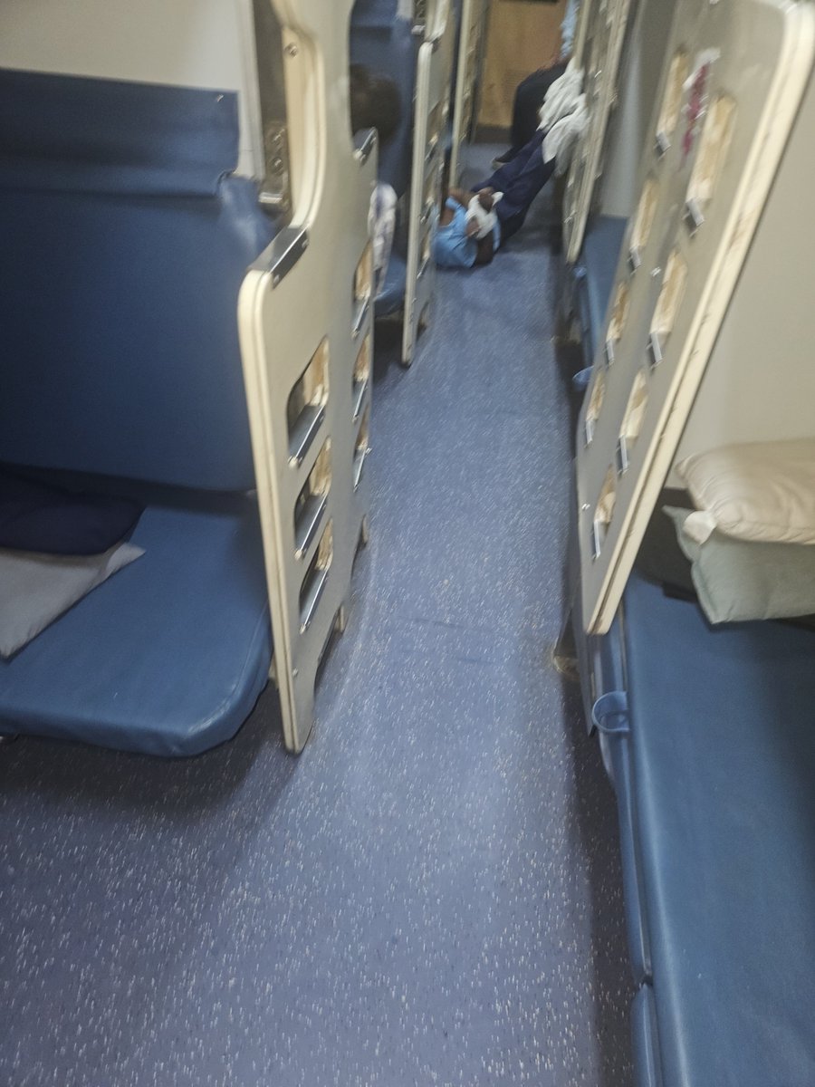 Deepank37495465's tweet photo. @RailwaySeva @drm_lko https://t.co/VFm5VUPgWR