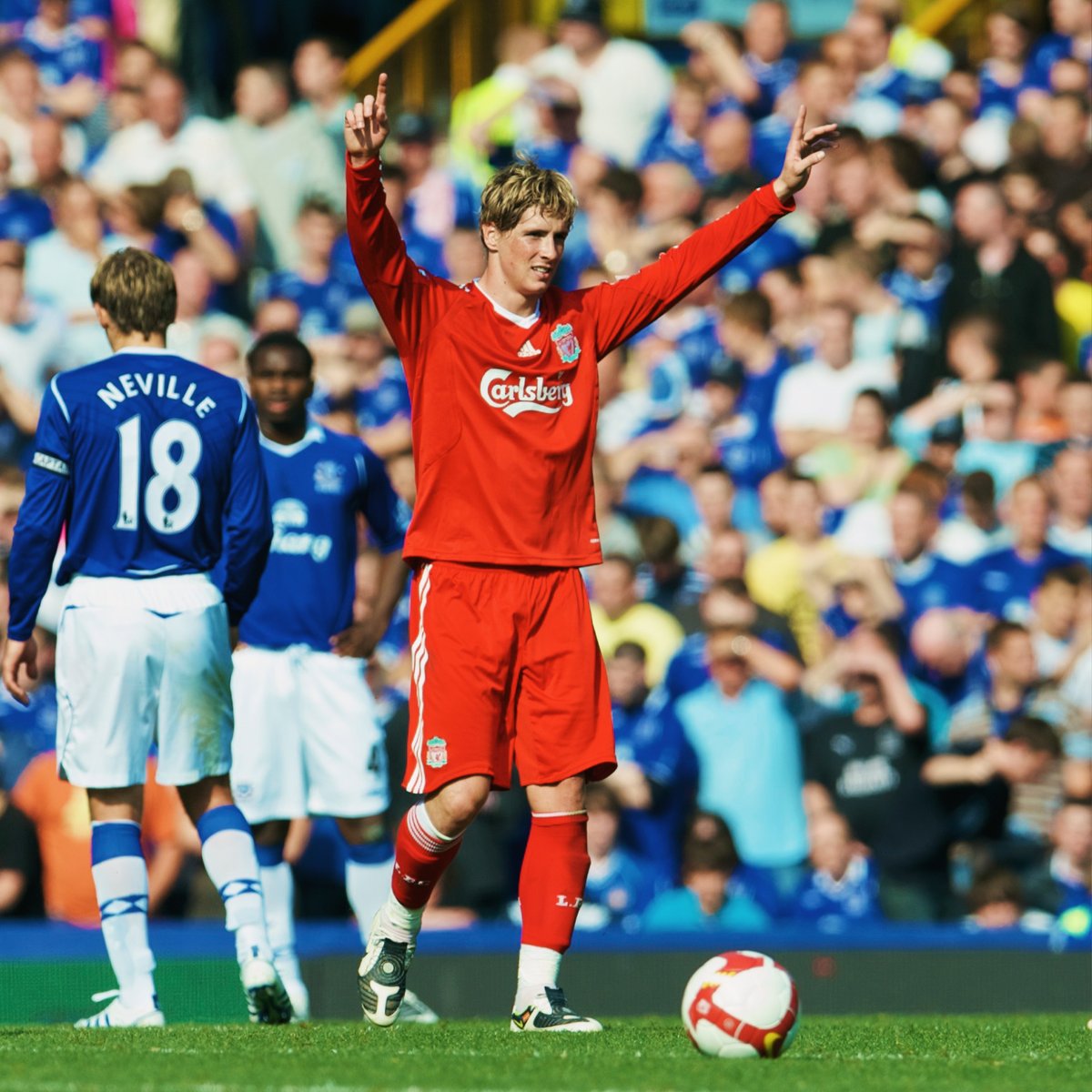 LFC's tweet photo. Fernando Torres' brace from our 2-0 win at Goodison Park in '08 ✊🔴 https://t.co/FyVzoyBNZl