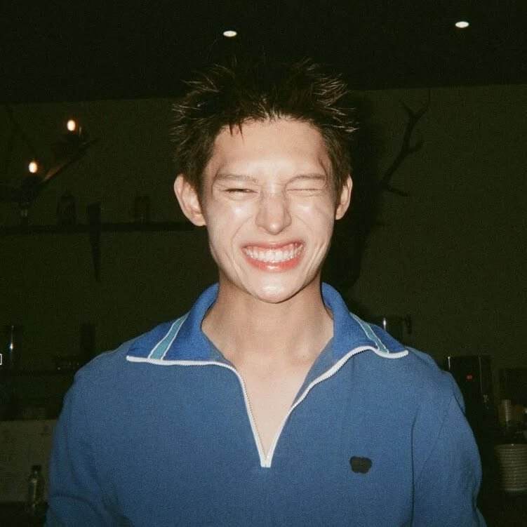 headspikytinist's tweet photo. james in polaroids https://t.co/Je3SATjxUk