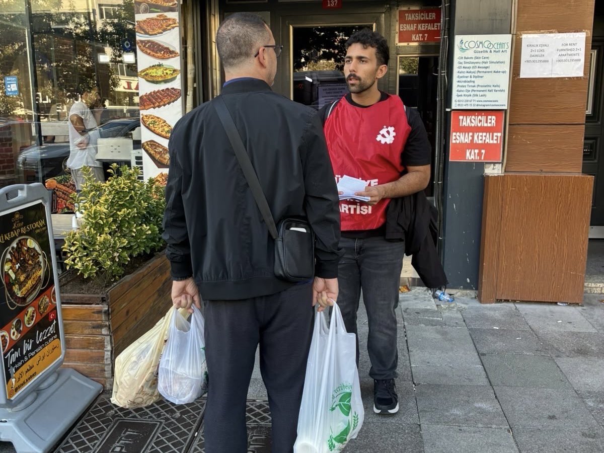 istanbul_tkp's tweet photo. İstanbul’un dört bir yanında bir kez daha bu düzenin böyle sürüp gitmesine izin vermeyeceğimizi haykırdık. 

Halkın sırtından her gün servetine servet katan patronların reva gördüğü koşullar çok ağır. Emekliler
bugün doğru dürüst beslenemiyor, barınamıyor, nitelikli sağlık hizmetine erişemiyor. Aylığıyla geçinemediği için ağır koşullarda çalışmaya devam etmek zorunda kalıyor, iş cinayetlerinde yaşamını
yitiriyor.