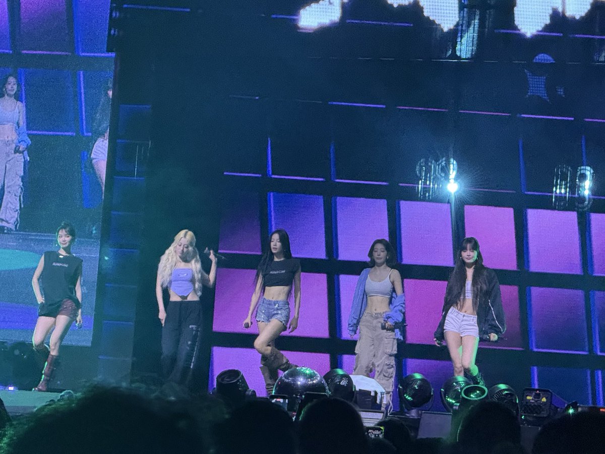 twiceourqueens's tweet photo. Iβm having post concert depression, bring me back π
#PUREFLOW_IN_Phoenix
@le_sserafim β€οΈ https://t.co/zwC8Vduik9