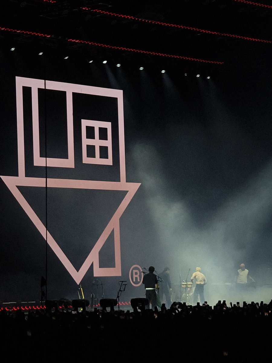 Aaron_balderas1's tweet photo. No saben lo increíble que fue el concierto https://t.co/ZKA9xkvgaI