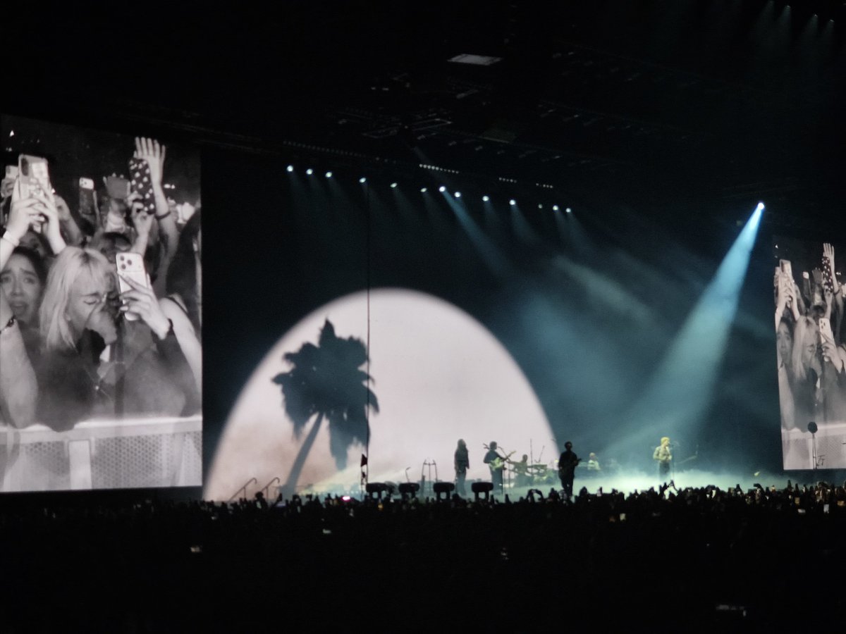Aaron_balderas1's tweet photo. No saben lo increíble que fue el concierto https://t.co/ZKA9xkvgaI