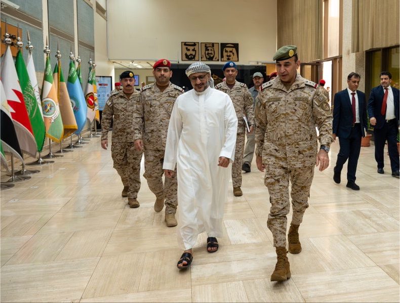SaudiNews50's tweet photo. أبرز ماجاء في لقاء قائد القوات المشتركة الفريق والفريق أول ركن طارق صالح في الرياض:

• استعراض تطورات المشهد اليمني وسبل تعزيز التنسيق والجهود المشتركة.

• دعم جاهزية القوات المسلحة اليمنية على مختلف المحاور والجبهات.

• الإشادة بجهود توحيد الصف وإعادة تأهيل القوات وتعزيز قدراتها.

• التأكيد على رفع الجاهزية القتالية وتكامل الأدوار للمرحلة المقبلة.

• مواصلة العمل المشترك لاستعادة الدولة ومؤسساتها وتحقيق الأمن والاستقرار.

-