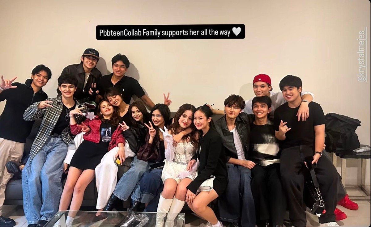 dhmxck's tweet photo. si eli yung naka-akbay pero kay cap ang pag lean ng ulo tapos nakalink arms pa sila...

sorry boss @elizaborromeo_ dun ka natalo 😆 https://t.co/o9MeEFC0Ts