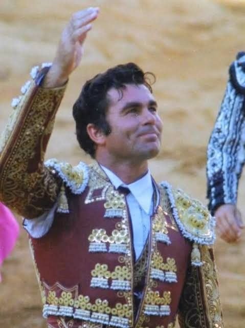 MRuizmacias's tweet photo. Recordando al Maestro #EternoPaquirri https://t.co/wZY75tLPtM