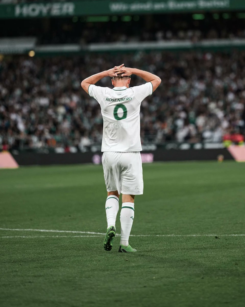WerderUpdates's tweet photo. ⏰ 42. Min.: 

Genau wie damals wurde auch das heutige Spiel wieder angepfiffen und die Halbzeit fortgesetzt. 

Jose #Callejon trifft und erhöht auf 2:1 für Real Madrid.

Zum Live-Ticker 👉 https://t.co/uxVq4Pgj60

⚽ 1:2 #SVWRMA | #Werder https://t.co/QpRv8H4trb
